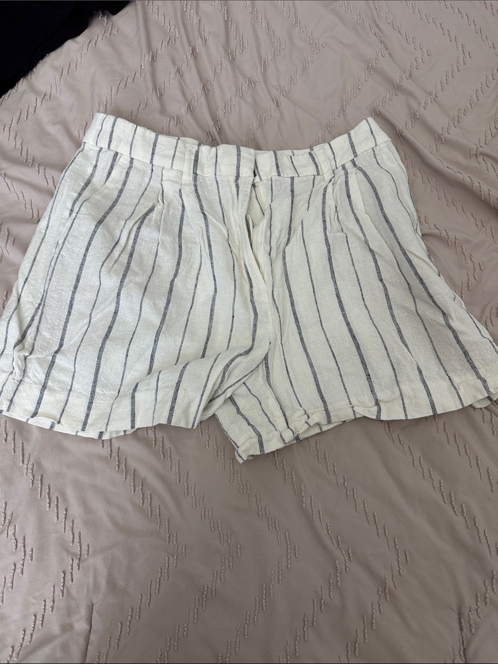 Old Navy White Striped High-Waist Women’s Shorts